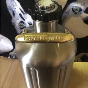 GrowlerWerks Stainless Steel Growler with Black Cap 128 oz Beer